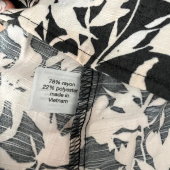 Lane Bryant Classic Crop Long-Sleeve Full Wrap Top in Maya Floral Size 28 - Picture 5 of 7